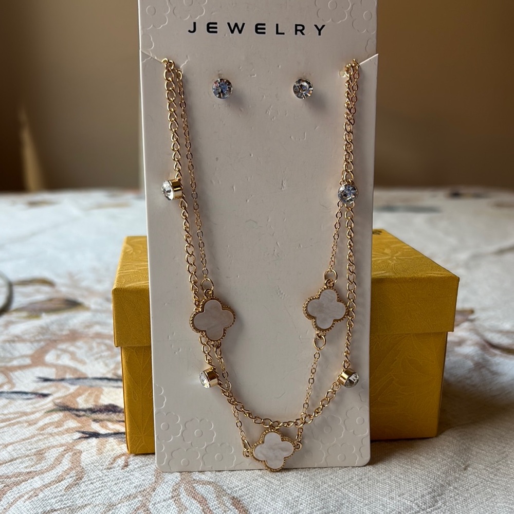 Elegant Gold and White Jewelry Set